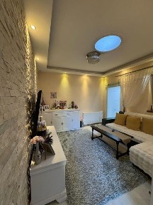 Persoană fizică vând casă