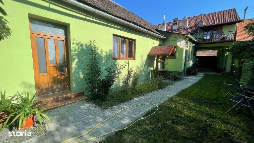 Casa individuala de vanzare in sat Sacadate, la 25 km de Sibiu
