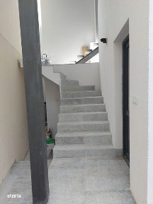 Vand casa in centrul orasului Rm Vacea, impecabila.