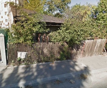 Casă veche + teren central 201 mp, Câmpina - 29.500 € - branșamente