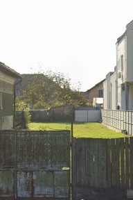 Închiriez teren 1000mp și casă