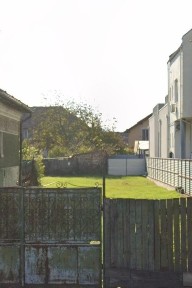 Închiriez teren 1000mp și casă