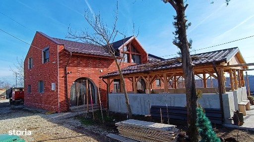 Casa Individuala - 8 Camere - 285 mp utili - 1.200 mp teren