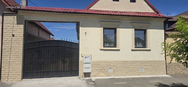 Vand Casa cu 3200mp teren si anexe