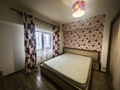 Proprietar inchiriez ap 3 camere decomandat zona mall