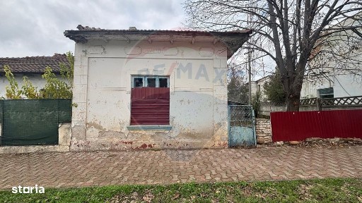 Teren cu constructie, central, oras Negru Voda-vis-a-vis de Primarie