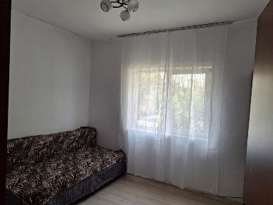 Apartament de inchiriat la curte