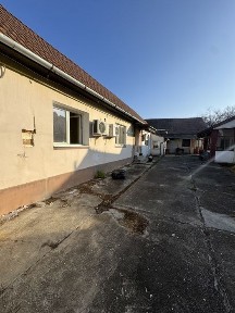 Casa mare cu gradina în Lancrăm