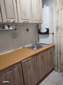 Vand apartament cu 3 camere semidecomandat