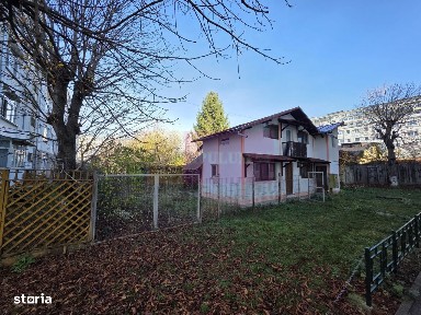 Casa de vanzare cu 3 camere in Campina