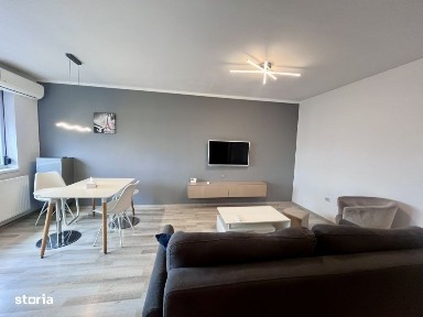 Studio modern in Grandis, Tractorul