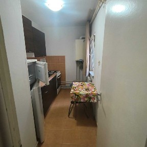 Apartament 1 cameră de închiriat, Zona LIPOVEI centrala proprie, 31 MP
