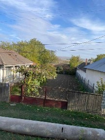 Vand casa la strada principala