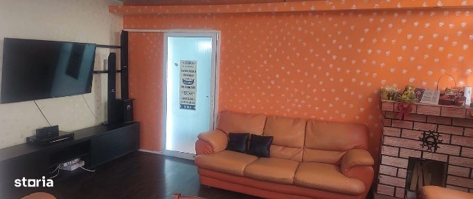 Apartament 3 camere - Alexandru cel Bun (la bulevard)