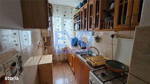Apartament de vanzare cu 3 camere, etaj intermediar, Alexandru cel Bun