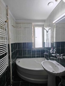 apartament etaj unu, zona buna