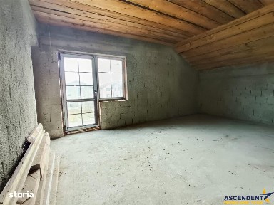 Casa la rosu cu 3 dormitoare, garaj si bransamente utilitati, Harman