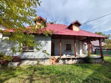 Banesti, la 3 km de Campina, casa 132 mp, teren 298 mp