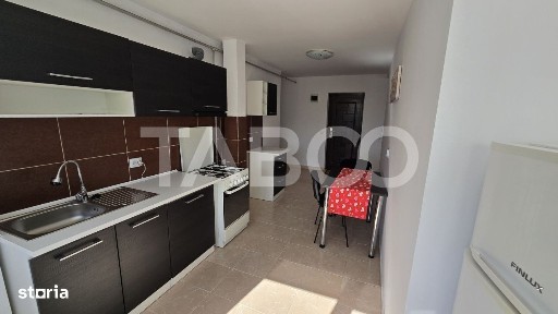 Apartament de vanzare 3 camere luminoase si balcon in zona Tilisca