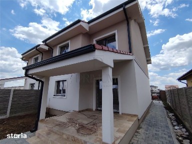 Duplex despartit prin C.T.- teren generos - living mare