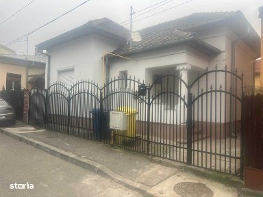 casa singura in curte de inchiriat