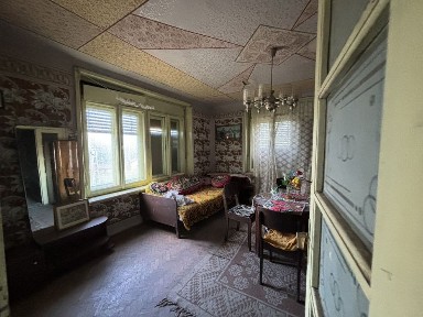 Vând 2 case alaturate si teren de 4200 mp in Valeadeni