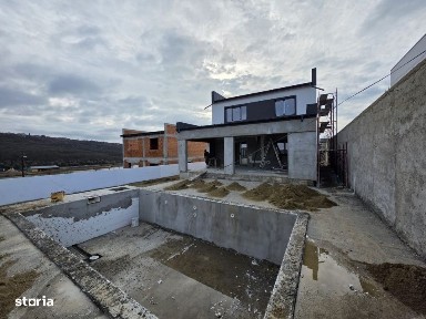 Vila exclusivista Sorogari langa lac. Acasa ca in vacanta!