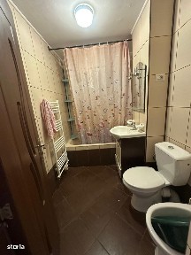 De vanzare 3 camere,2 baii,zona Episcopiei,situat la Parter inalt