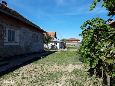 Casă cu teren generos de 1057 mp - Ghiroda, zona centrală