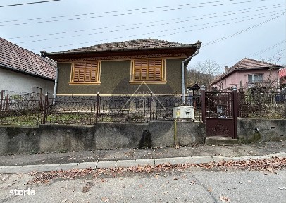 Casă 3 camere, Medias