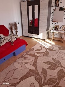 Inchiriez casa curte