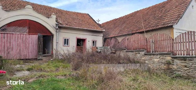 Casă Izvoare lângă Hunedoara.