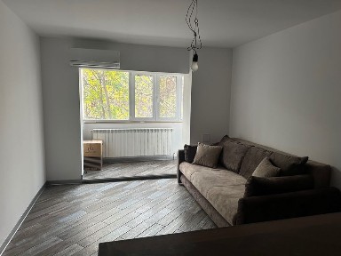 Dau în chirie apartament proaspăt renovat și mobilat, 2 camere 55mp.