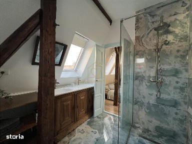 Apartament la casa cu curte 3 camere si 2 bai