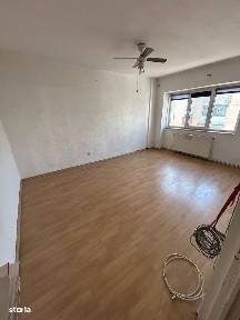 De vanzare 2 camere si 2 bai, etaj 1, pe Bd Roman Musat, 55.000 euro