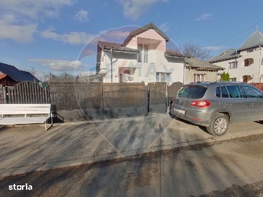 Casă / Vilă cu 3 camere de vânzare în zona Est