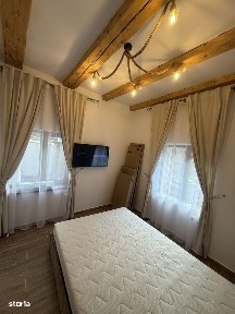 Garsonieră singur în curte, zona Schei, Brașov, COD 8249