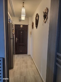 Vand apartament 2 camere zona Polux