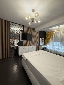 Inchiriez apartament cu 3 camerepe faleza