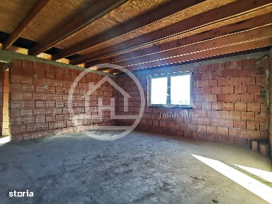 Casa la rosu de vanzare cu 4 camere in Osorhei, Bihor