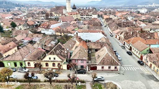 Apartament la casă - Medias, vis-a-vis de Școala M. Eminescu
