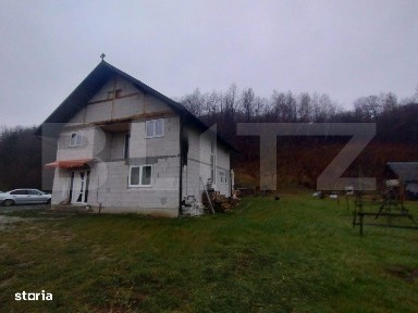 Casa 2 nivele, 6 camere, 150 mp utili, teren 3300 mp, zona Mijloceni B