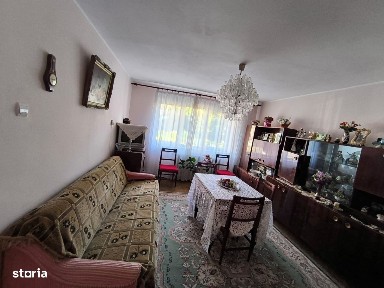Apartament 3 camere la strada Primaverii etaj 1