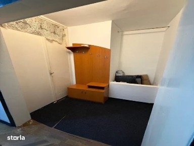 Apartament 3 camere - 65 mp + balcon închis -Dambovita