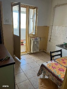 Apartament 3 camere decomandate în Craiovița Nouă