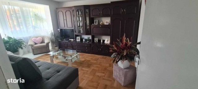 Vand apartament cu 2 camere