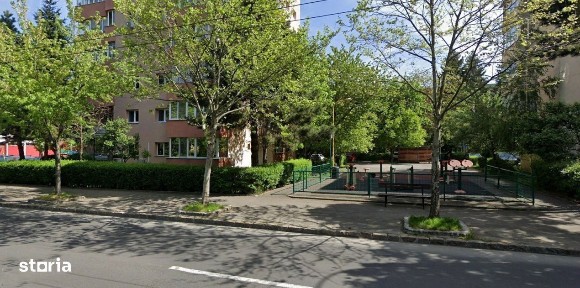 Apartament spatios si insorit str Carpatilor colt cu str Berzei