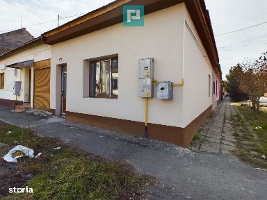 Apartament pasiv la casă de vânzare zona Pârneava