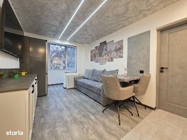 Apartament renovat, 2 camere transformat in 3 de vanzare Tractorul