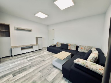 Apartament de inchiriat cu 3 camere in zona Tractorul,parcare si boxa